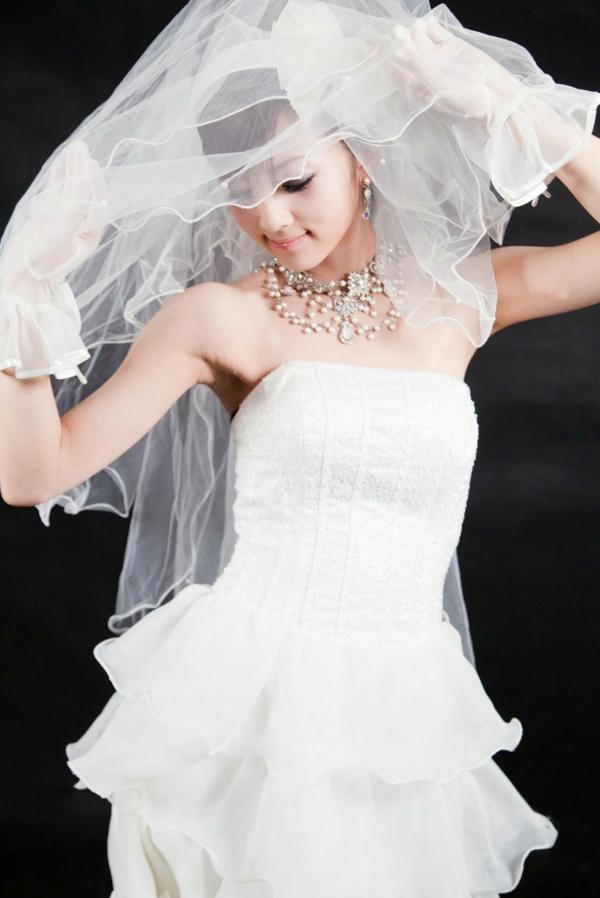    台湾正妹张允霏《创意婚纱潮流风》写真集：摇滚吉他与天使羽翼的时尚婚礼碰撞第8张图片