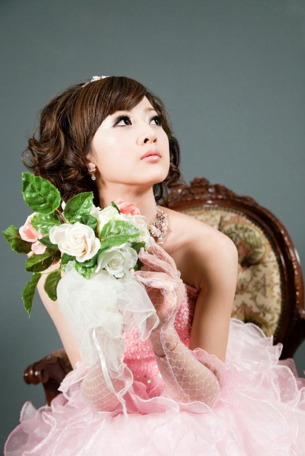    台湾正妹张允霏《创意婚纱潮流风》写真集：摇滚吉他与天使羽翼的时尚婚礼碰撞第39张图片
