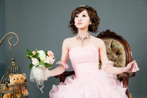   台湾正妹张允霏《创意婚纱潮流风》写真集：摇滚吉他与天使羽翼的时尚婚礼碰撞第40张图片
