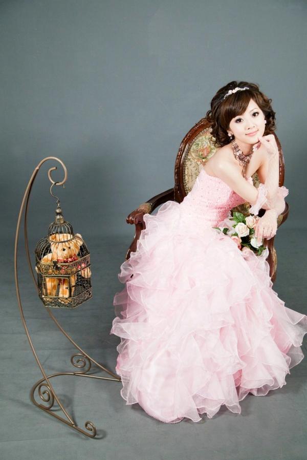    台湾正妹张允霏《创意婚纱潮流风》写真集：摇滚吉他与天使羽翼的时尚婚礼碰撞第41张图片