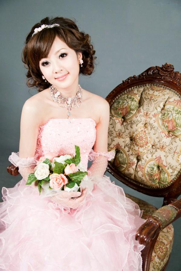    台湾正妹张允霏《创意婚纱潮流风》写真集：摇滚吉他与天使羽翼的时尚婚礼碰撞第42张图片