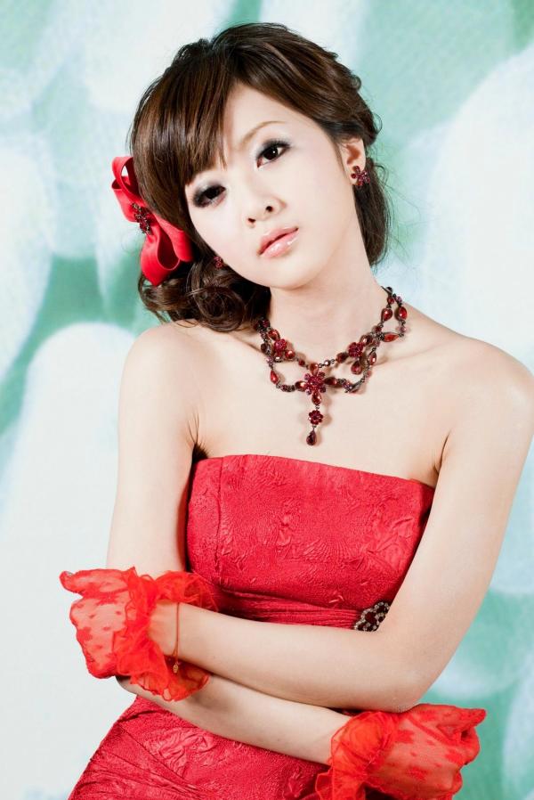    台湾正妹张允霏《创意婚纱潮流风》写真集：摇滚吉他与天使羽翼的时尚婚礼碰撞第49张图片