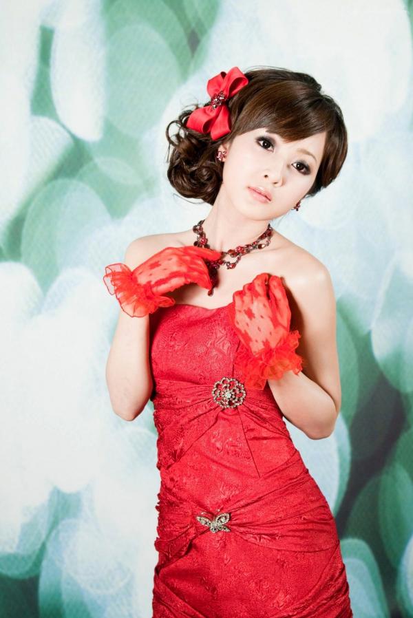    台湾正妹张允霏《创意婚纱潮流风》写真集：摇滚吉他与天使羽翼的时尚婚礼碰撞第51张图片
