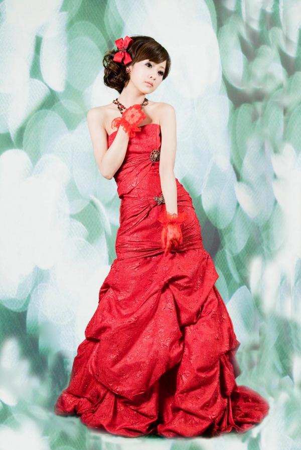    台湾正妹张允霏《创意婚纱潮流风》写真集：摇滚吉他与天使羽翼的时尚婚礼碰撞第52张图片