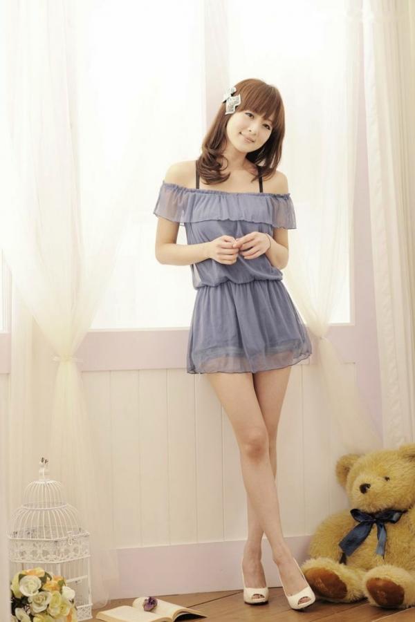    台湾正妹Mikako张允霏室内棚拍写真集，清新甜美气质，治愈系少女居家优雅风第1张图片