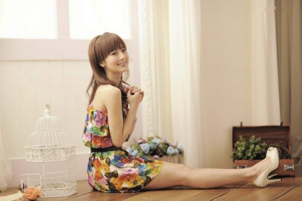    台湾正妹Mikako张允霏室内棚拍写真集，清新甜美气质，治愈系少女居家优雅风第40张图片