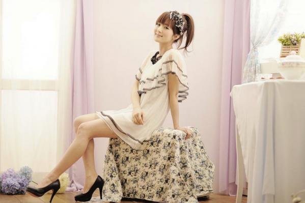    台湾正妹Mikako张允霏室内棚拍写真集，清新甜美气质，治愈系少女居家优雅风第45张图片