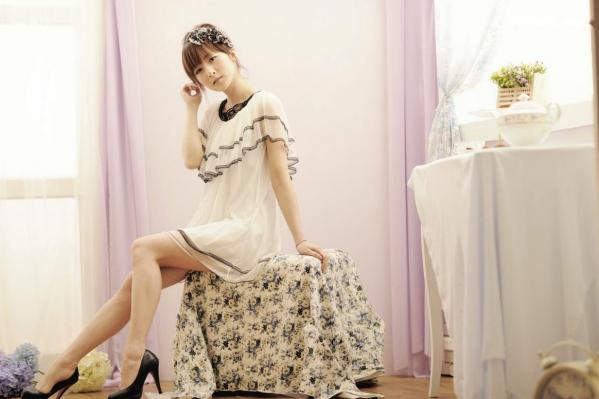    台湾正妹Mikako张允霏室内棚拍写真集，清新甜美气质，治愈系少女居家优雅风第47张图片