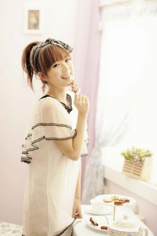    台湾正妹Mikako张允霏室内棚拍写真集，清新甜美气质，治愈系少女居家优雅风第51张图片