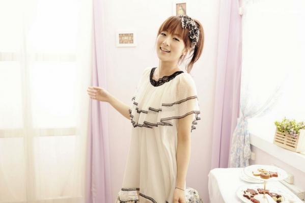    台湾正妹Mikako张允霏室内棚拍写真集，清新甜美气质，治愈系少女居家优雅风第77张图片