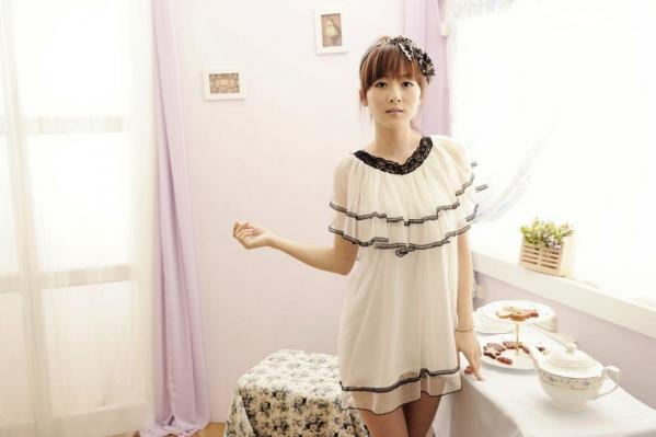    台湾正妹Mikako张允霏室内棚拍写真集，清新甜美气质，治愈系少女居家优雅风第81张图片