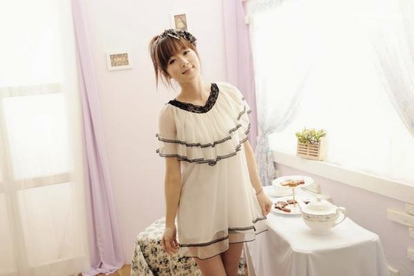    台湾正妹Mikako张允霏室内棚拍写真集，清新甜美气质，治愈系少女居家优雅风第85张图片