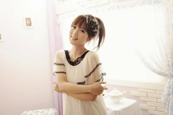    台湾正妹Mikako张允霏室内棚拍写真集，清新甜美气质，治愈系少女居家优雅风第92张图片