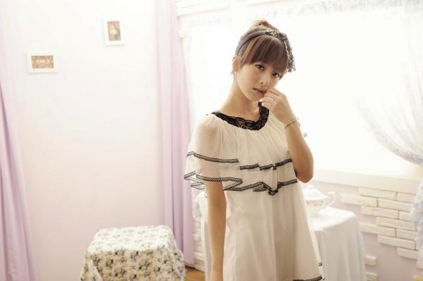    台湾正妹Mikako张允霏室内棚拍写真集，清新甜美气质，治愈系少女居家优雅风第95张图片