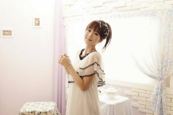    台湾正妹Mikako张允霏室内棚拍写真集，清新甜美气质，治愈系少女居家优雅风第97张图片
