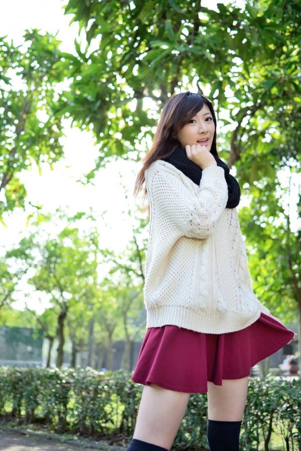    台湾美女林茉晶Queena《学妹时代》高清写真，户外田径场与清新街拍，尽显治愈系校园女神风采第3张图片