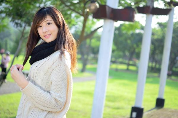    台湾美女林茉晶Queena《学妹时代》高清写真，户外田径场与清新街拍，尽显治愈系校园女神风采第8张图片