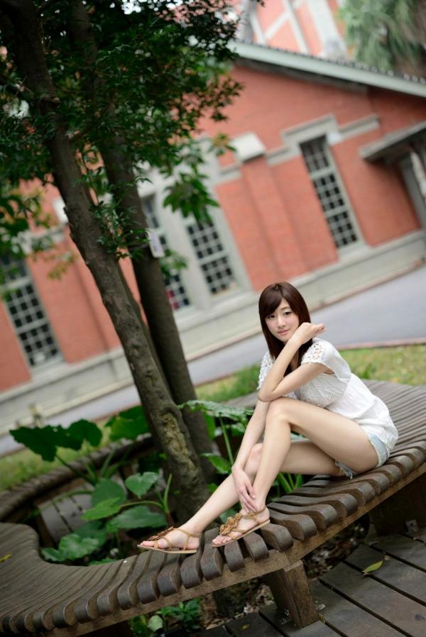    台湾美女林茉晶Queena《学妹时代》高清写真，户外田径场与清新街拍，尽显治愈系校园女神风采第26张图片