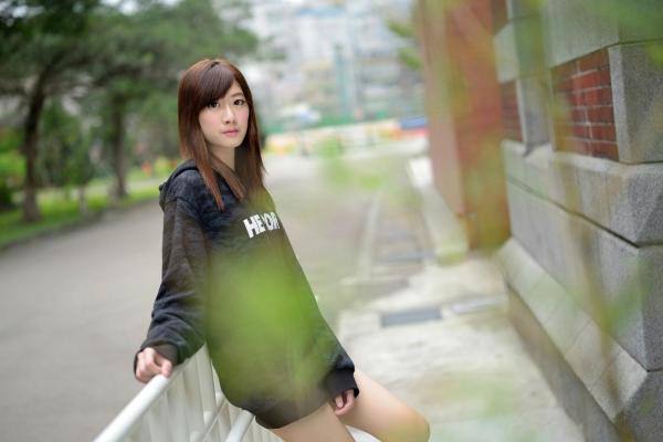    台湾美女林茉晶Queena《学妹时代》高清写真，户外田径场与清新街拍，尽显治愈系校园女神风采第30张图片