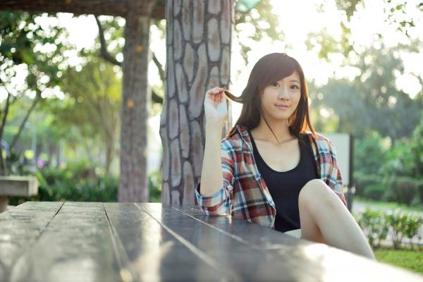    台湾美女林茉晶Queena《学妹时代》高清写真，户外田径场与清新街拍，尽显治愈系校园女神风采第36张图片