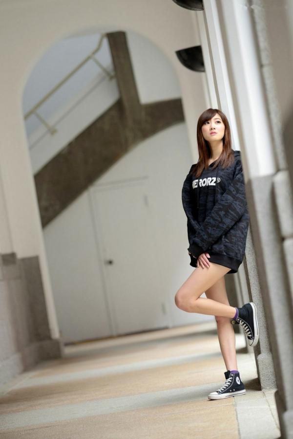    台湾美女林茉晶Queena《学妹时代》高清写真，户外田径场与清新街拍，尽显治愈系校园女神风采第37张图片
