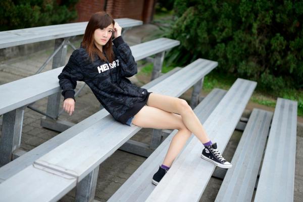    台湾美女林茉晶Queena《学妹时代》高清写真，户外田径场与清新街拍，尽显治愈系校园女神风采第42张图片