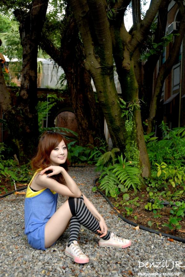    台湾正妹果子MM/张允霏《台大外拍》清纯校园风系列写真集，甜美少女活力户外实拍第12张图片