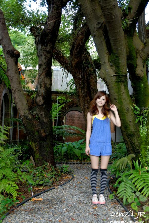    台湾正妹果子MM/张允霏《台大外拍》清纯校园风系列写真集，甜美少女活力户外实拍第14张图片