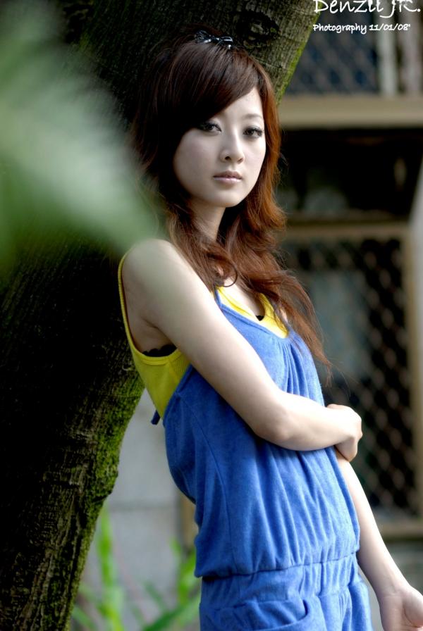    台湾正妹果子MM/张允霏《台大外拍》清纯校园风系列写真集，甜美少女活力户外实拍第16张图片