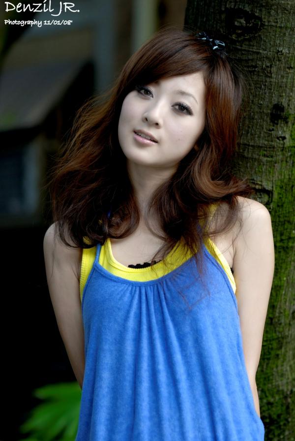    台湾正妹果子MM/张允霏《台大外拍》清纯校园风系列写真集，甜美少女活力户外实拍第17张图片
