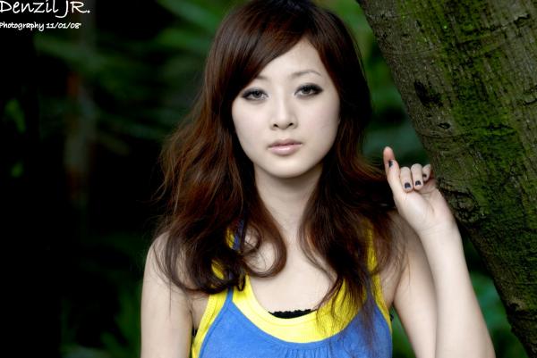   台湾正妹果子MM/张允霏《台大外拍》清纯校园风系列写真集，甜美少女活力户外实拍第18张图片