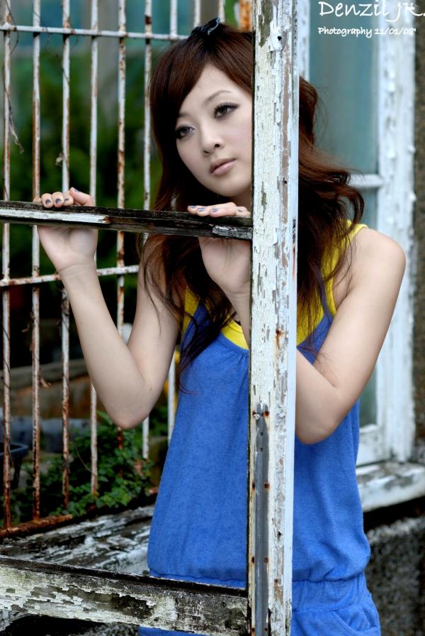    台湾正妹果子MM/张允霏《台大外拍》清纯校园风系列写真集，甜美少女活力户外实拍第21张图片