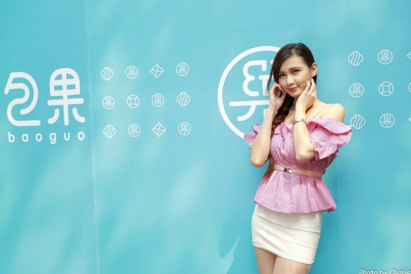    台湾正妹蔡译心Candice师范大学外拍，校园清新风少女写真集，展现青春活力与美腿魅力第1张图片
