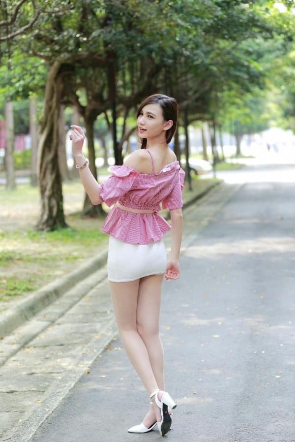    台湾正妹蔡译心Candice师范大学外拍，校园清新风少女写真集，展现青春活力与美腿魅力第14张图片