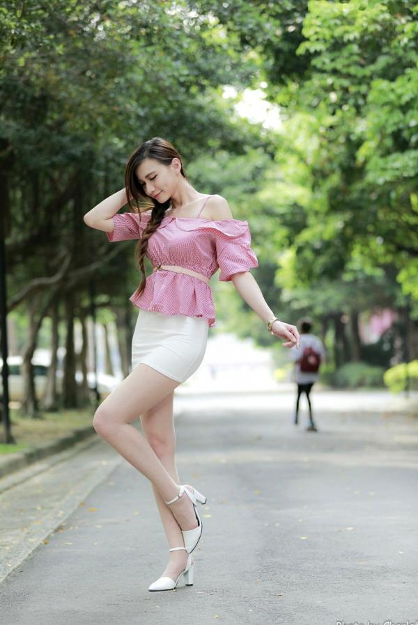    台湾正妹蔡译心Candice师范大学外拍，校园清新风少女写真集，展现青春活力与美腿魅力第17张图片