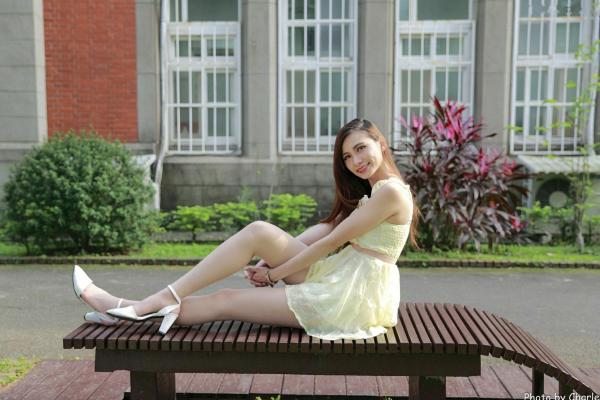    台湾正妹蔡译心Candice师范大学外拍，校园清新风少女写真集，展现青春活力与美腿魅力第37张图片