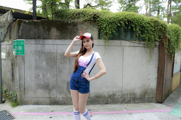    台湾正妹蔡译心Candice师范大学外拍，校园清新风少女写真集，展现青春活力与美腿魅力第44张图片