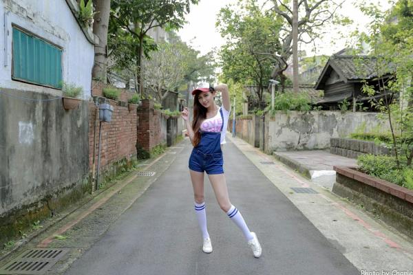    台湾正妹蔡译心Candice师范大学外拍，校园清新风少女写真集，展现青春活力与美腿魅力第45张图片