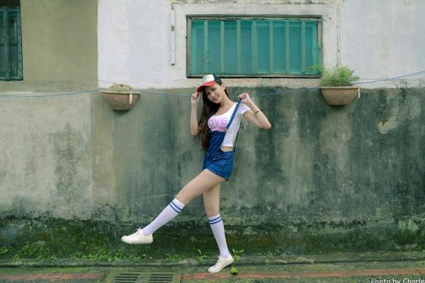    台湾正妹蔡译心Candice师范大学外拍，校园清新风少女写真集，展现青春活力与美腿魅力第47张图片