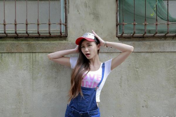    台湾正妹蔡译心Candice师范大学外拍，校园清新风少女写真集，展现青春活力与美腿魅力第49张图片