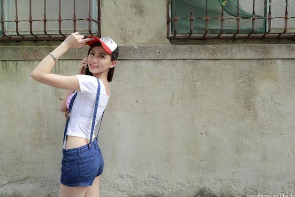    台湾正妹蔡译心Candice师范大学外拍，校园清新风少女写真集，展现青春活力与美腿魅力第51张图片