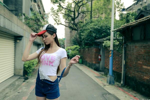    台湾正妹蔡译心Candice师范大学外拍，校园清新风少女写真集，展现青春活力与美腿魅力第62张图片
