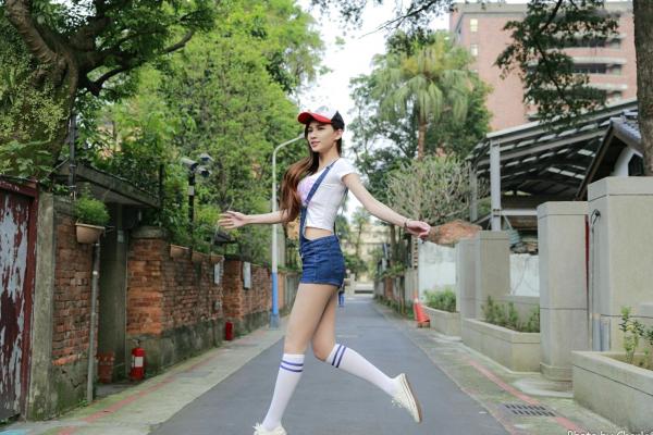    台湾正妹蔡译心Candice师范大学外拍，校园清新风少女写真集，展现青春活力与美腿魅力第75张图片