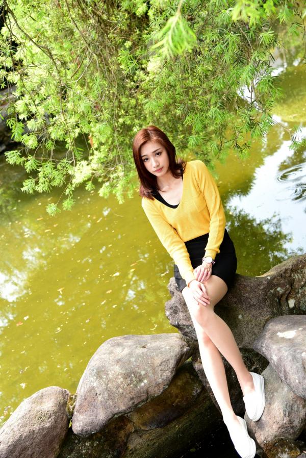    台湾正妹段璟乐双溪公园户外写真，清纯甜美气质，穿搭极具时尚感，36P高清美腿秀，尽显清新可人魅力第10张图片