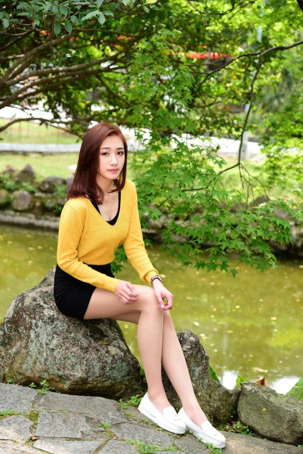    台湾正妹段璟乐双溪公园户外写真，清纯甜美气质，穿搭极具时尚感，36P高清美腿秀，尽显清新可人魅力第12张图片