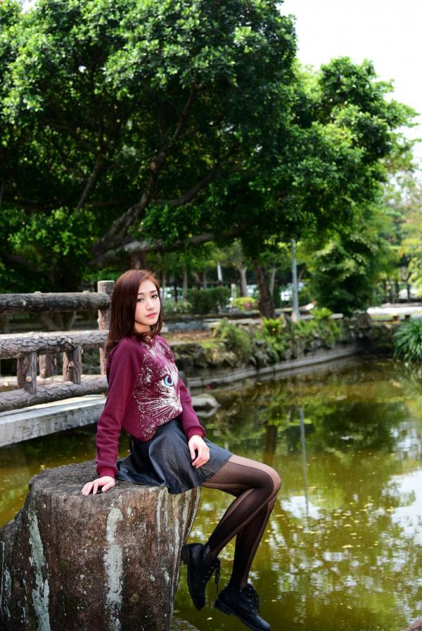    台湾正妹段璟乐双溪公园户外写真，清纯甜美气质，穿搭极具时尚感，36P高清美腿秀，尽显清新可人魅力第15张图片