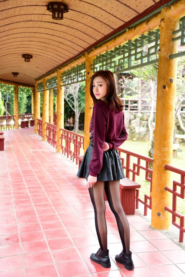    台湾正妹段璟乐双溪公园户外写真，清纯甜美气质，穿搭极具时尚感，36P高清美腿秀，尽显清新可人魅力第19张图片