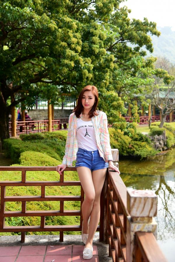    台湾正妹段璟乐双溪公园户外写真，清纯甜美气质，穿搭极具时尚感，36P高清美腿秀，尽显清新可人魅力第23张图片