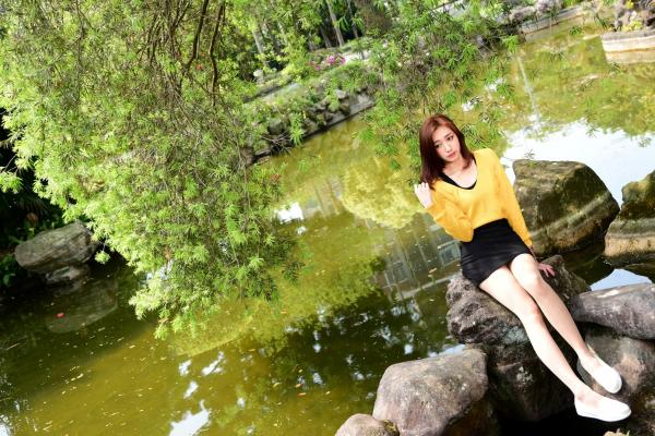    台湾正妹段璟乐双溪公园户外写真，清纯甜美气质，穿搭极具时尚感，36P高清美腿秀，尽显清新可人魅力第29张图片