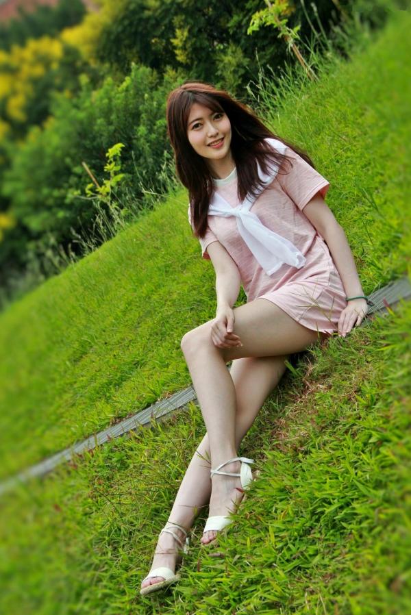    台湾正妹Brindy薛薛《國圖外拍》户外清新写真，青春休闲风格少女感十足第6张图片